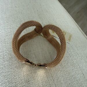 NWT: Eye Candy Elegant Gold-Toned Bracelet Free Shipping